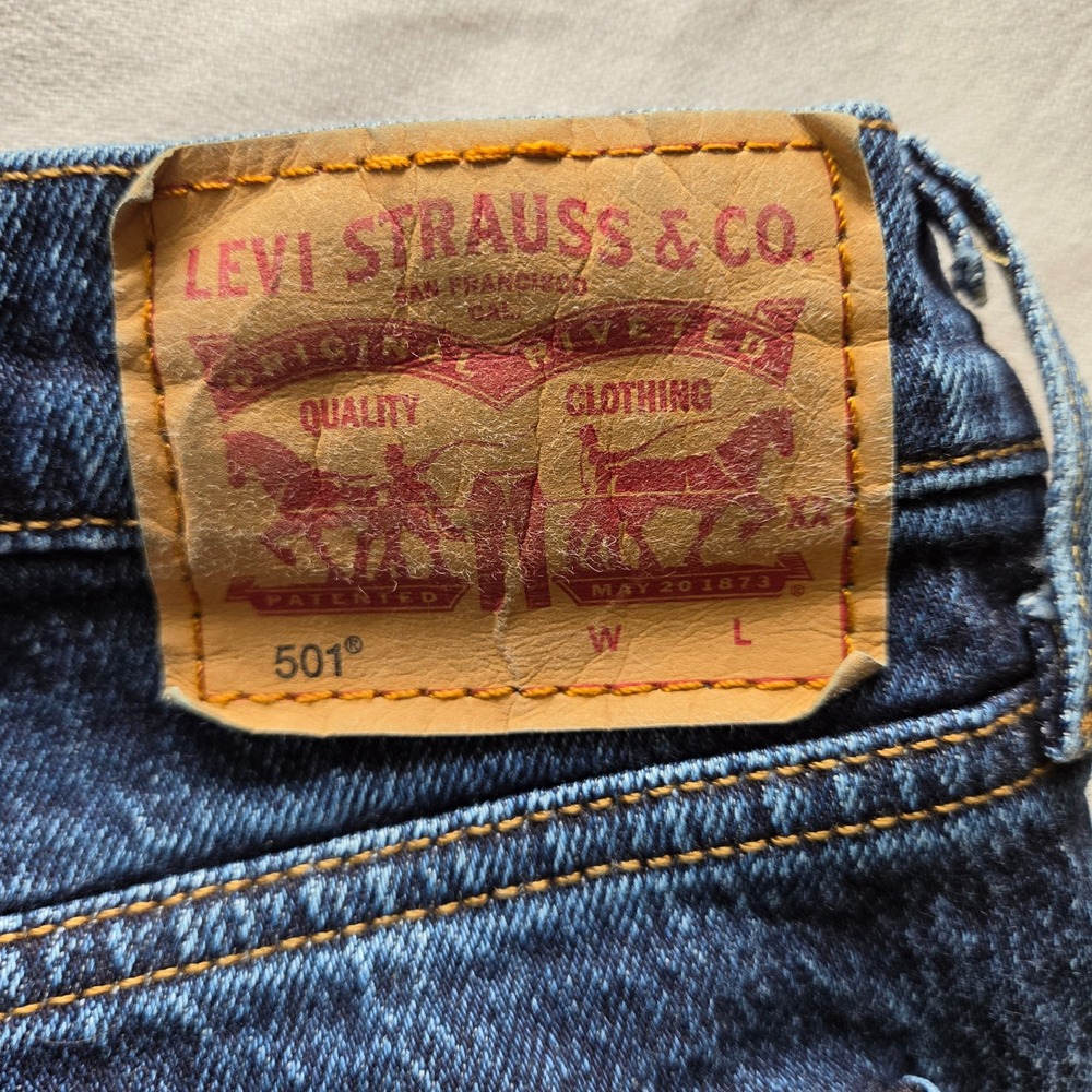 Levis 501 Jeans Womens W32 L26 Dark Wash Distressed Button Fly Denim - Picture 3 of 10